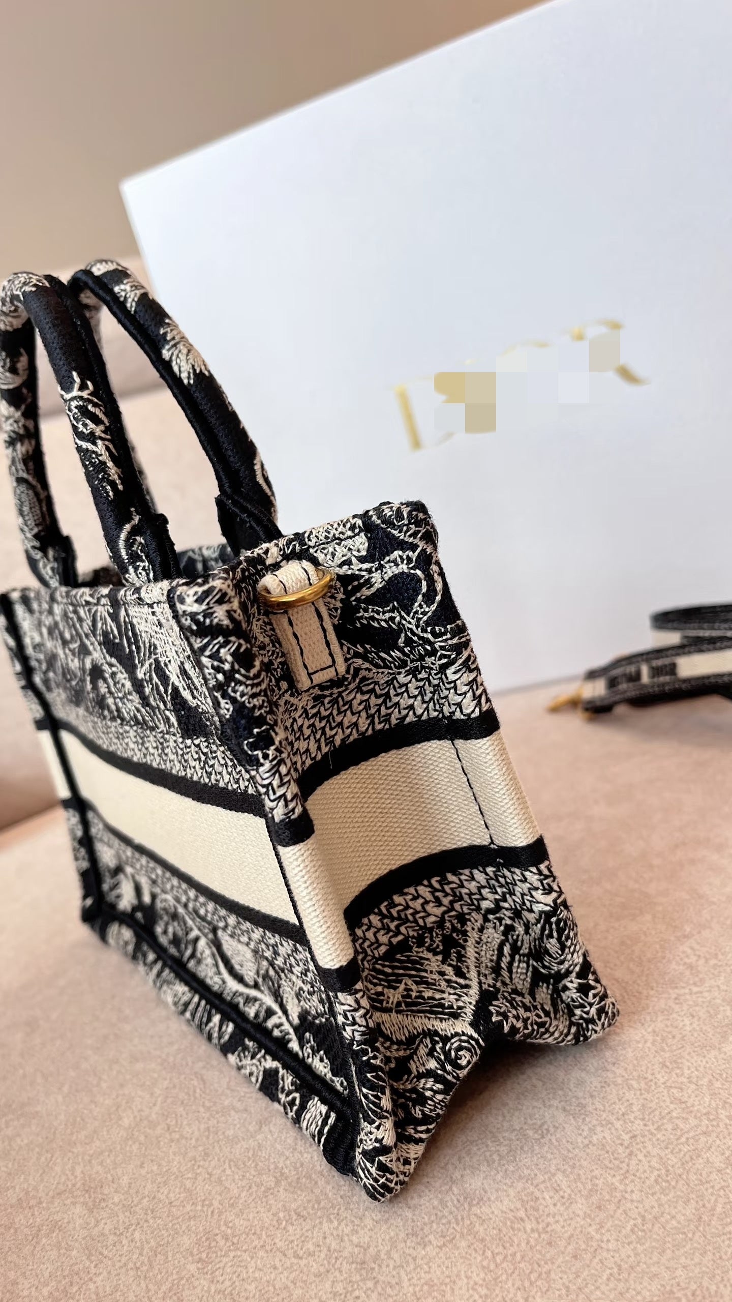 Bbook tote
