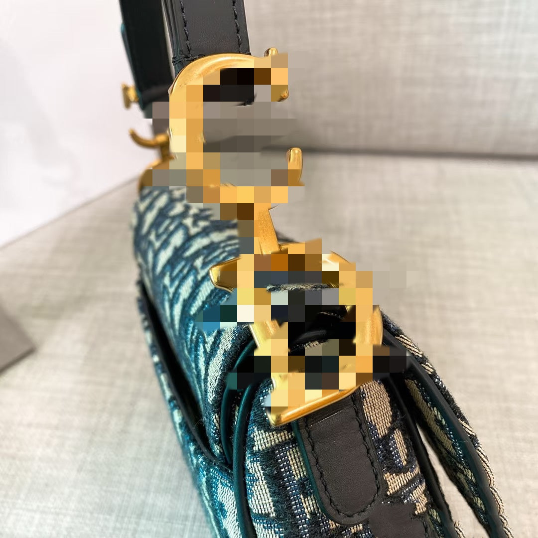 Saddle